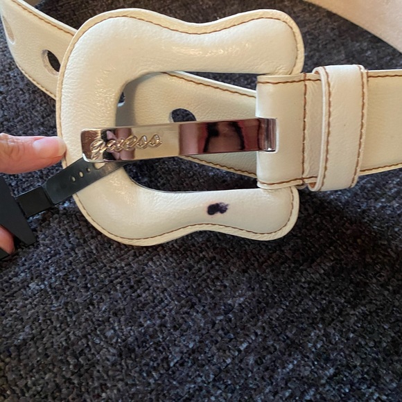 White guess belt has a black stain on buckle - Picture 2 of 3